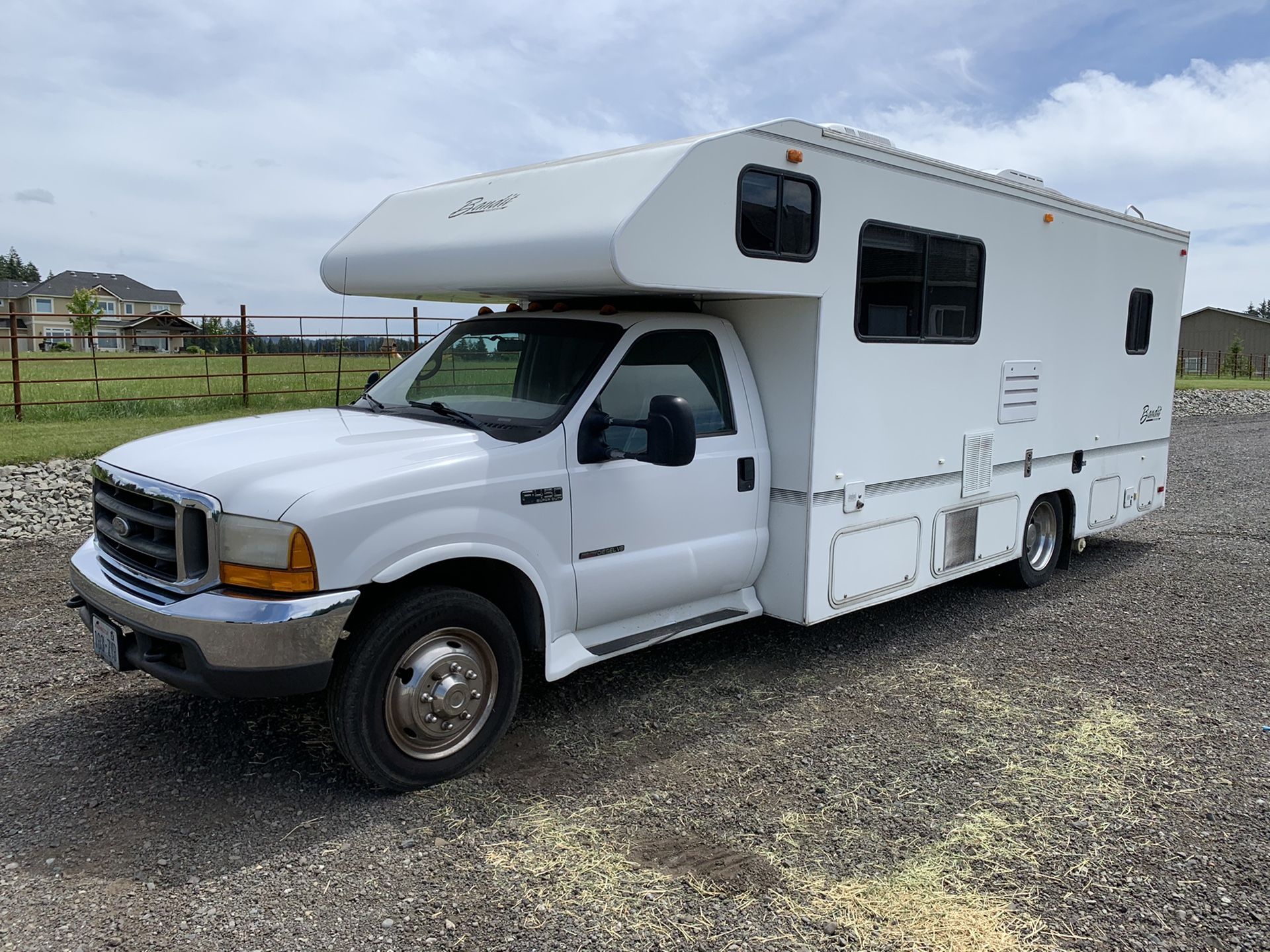 2000 Bandit 28ft class C Motorhome on F450 diesel chassis