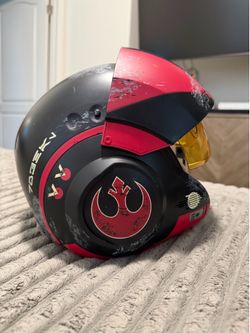Star Wars The Black Series Poe Dameron Electronic X-Wing Pilot Helmet