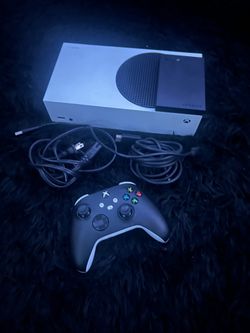 A Xbox with two controllers working perfectly with a 1 TB external drive