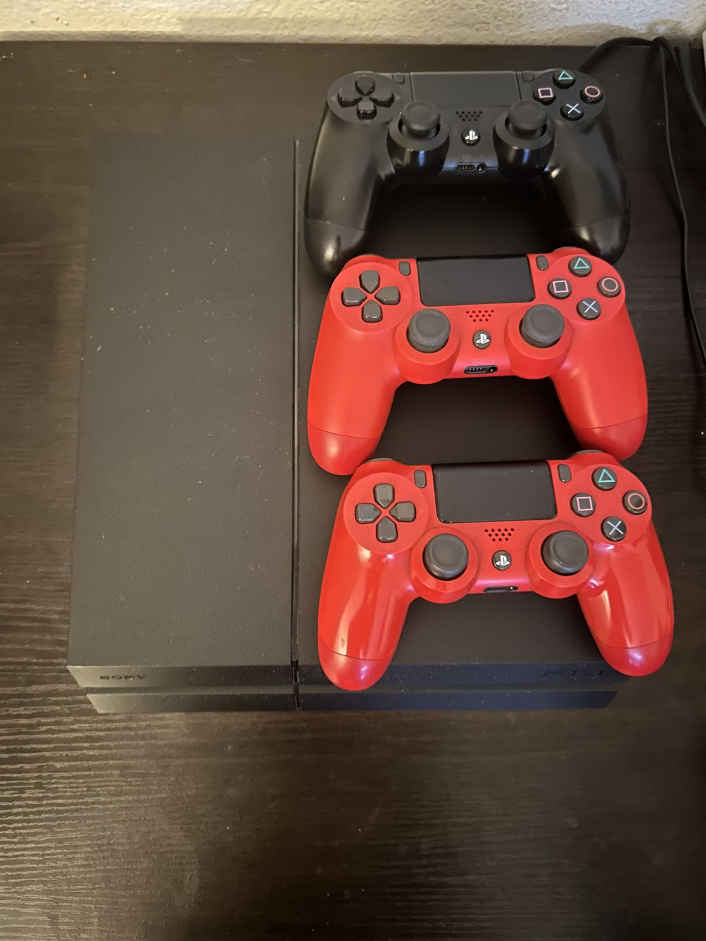 PS4 With 3 Controllers