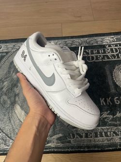 Supreme SB dunk low “White Metallic Silver”