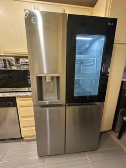 Premium LG  Refrigerator (Glass Panel + Ice/Water Dispenser) – Excellent Condition