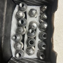 24-14x1.5 Spline 6 Lug Nuts