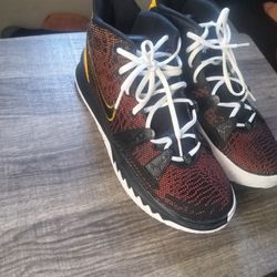 KYRIE SHOES ( FIRE SELL 🔥)