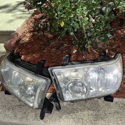 Luz Toyota Tundra 2007. A 2013