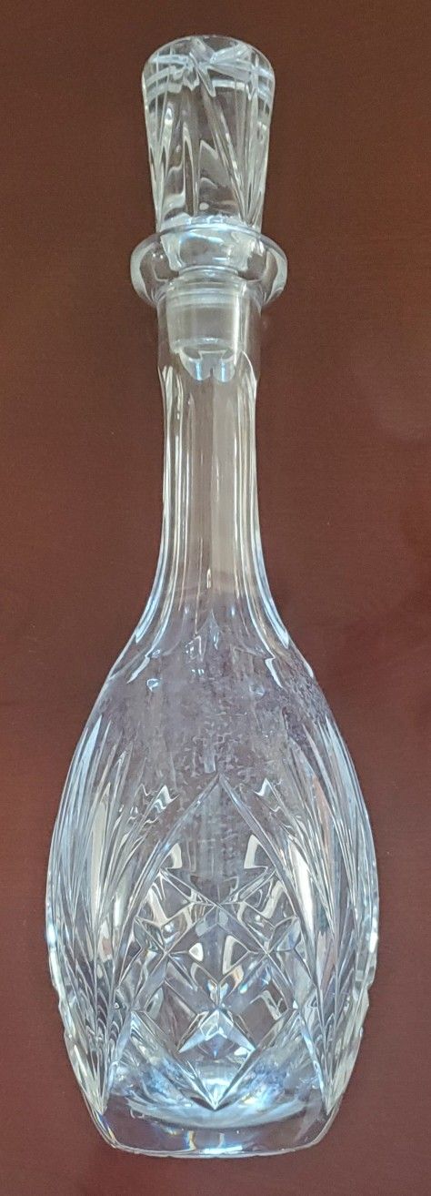 Beautiful lead crystal wine decanter 16 Inches