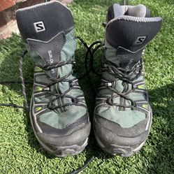 Hiking boots 