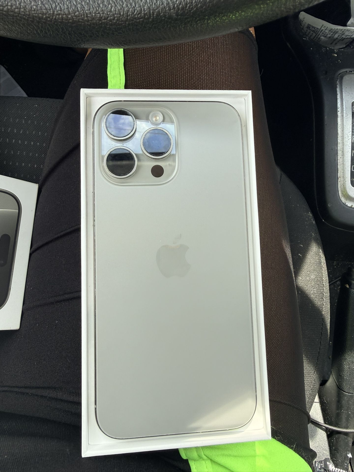 Apple iPhone 16 Pro Max - 1 TB - Natural Titanium (Unlocked)
