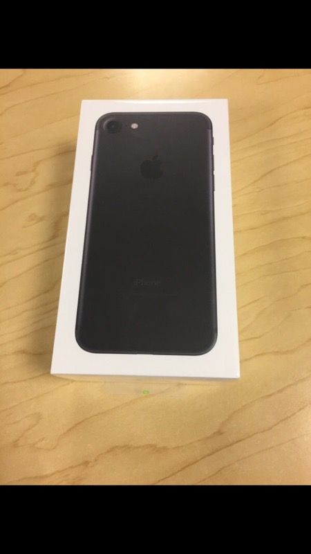 Apple iPhone 7 - Factory Unlocked - Comes w/ Box + Accessories