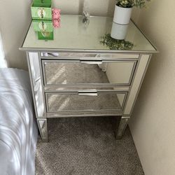 Set Of 2 Night Stands 