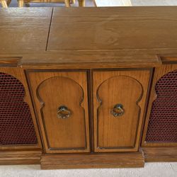 Vintage Pilot Stereo System Model 2025TC with Garrard Turntable.