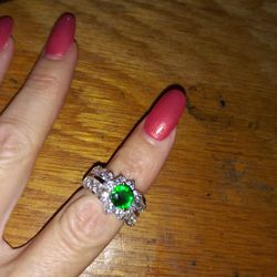 Gorgeous Silvertone Size 6 Green White Stone Fashion Statement Ring

100% of all proceeds go to the Pure Water Ministries Navajo Reservation AZ