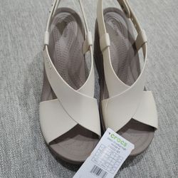 WOMENS BOOTS SZ 9 CROCS BROOKLYN HIGH WEDGE