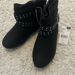 Brand new girl boot size 13