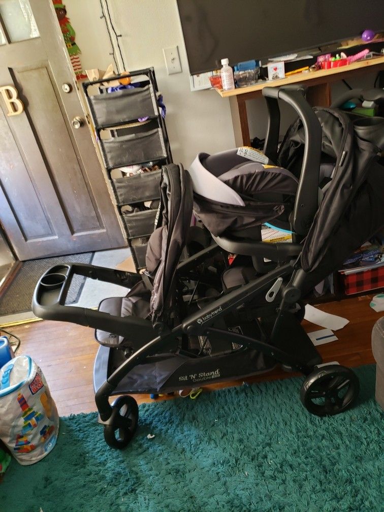Baby Trend Sit N Stand 2.0 Madrid Black