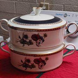2 Vintage Dishes In Beautiful Dishes In Cookie holders In Great Condition 