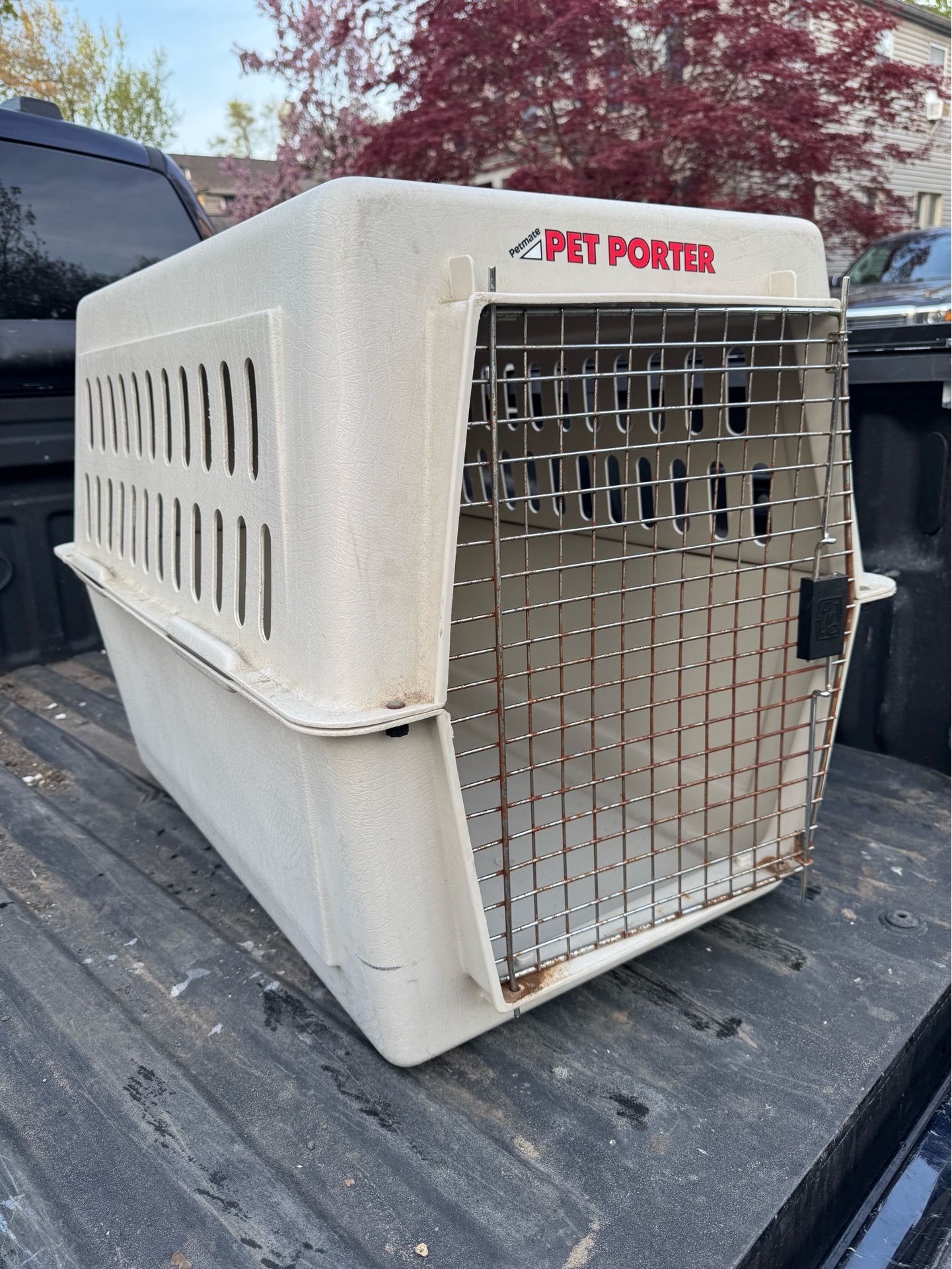 Dog kennel carrier