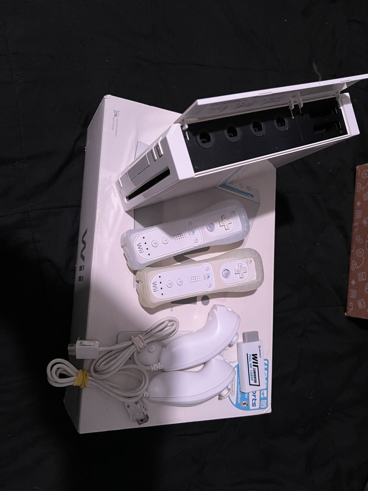 Nintendo Wii With Box And 20 Games