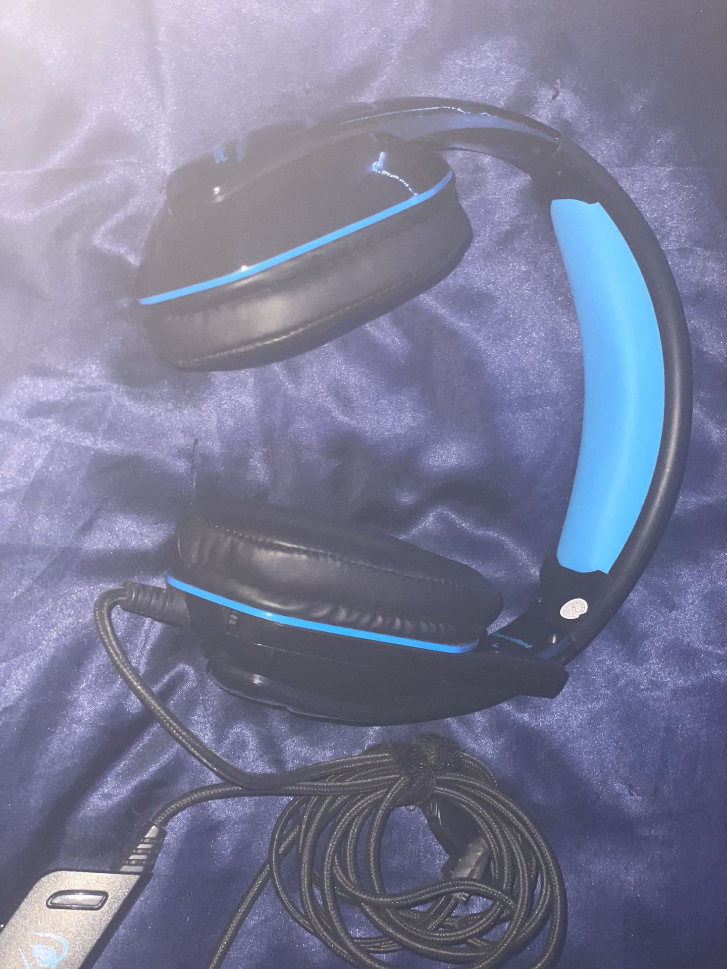Gaming Headphones (Works For Pc, Xbox And PlayStation.)