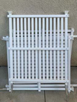 Plastic privacy fence panels