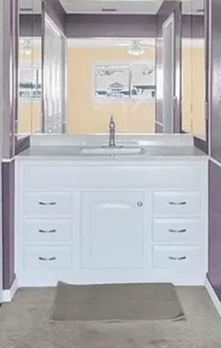 Bathroom vanity white