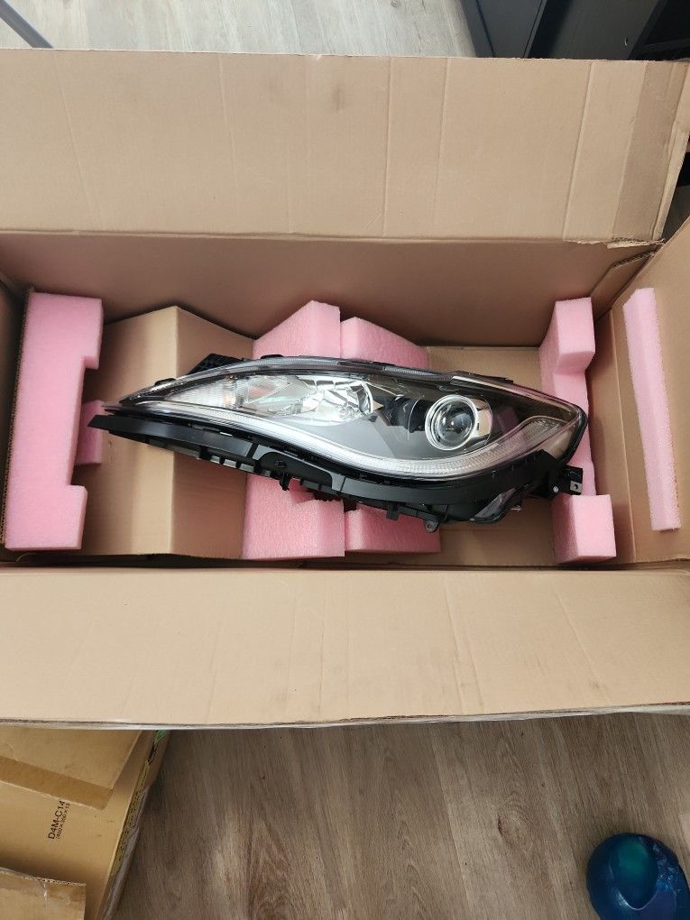 2017-2020 Chrysler Pacifica Left Head Lamp