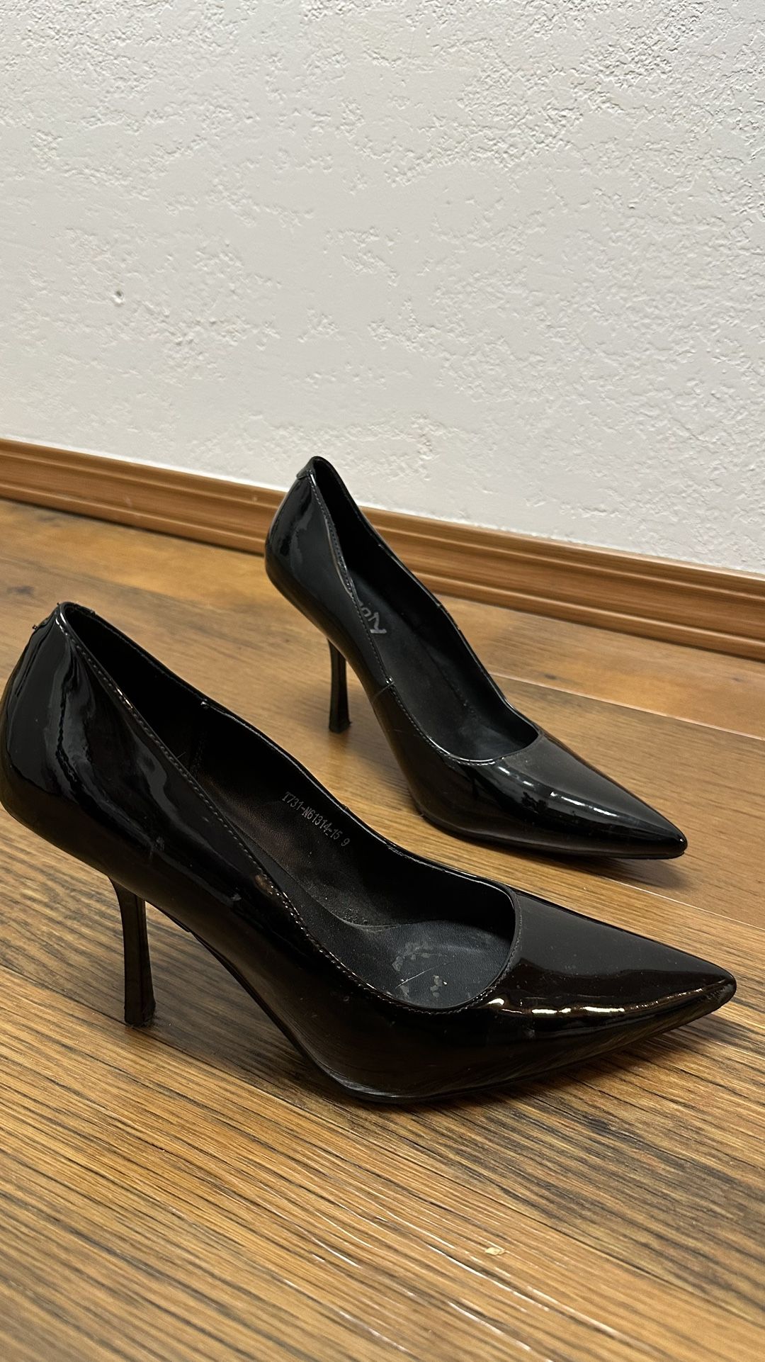 Black heels size 9