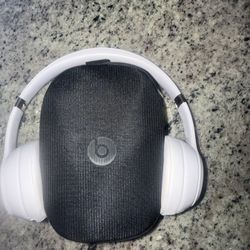 Beats Solo 4 . Cloud Pink