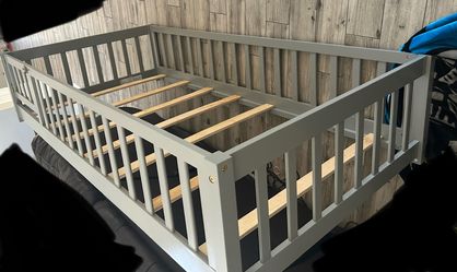 Twin size gray floor bed