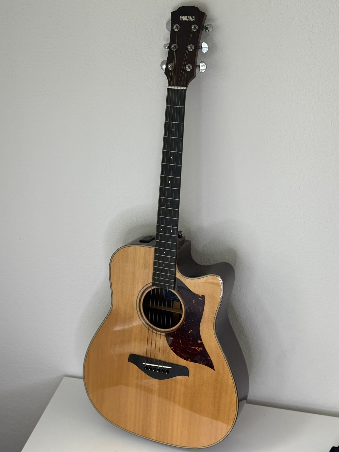 Yamaha A3R Guitar