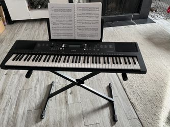 Yamaha Piano 76-Key 