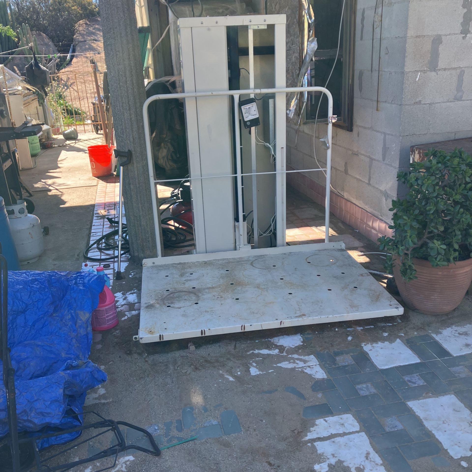 Handy Cap Lift For Wheelchair