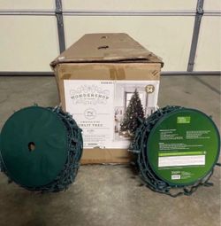 WONDERSHOP 7.5 CHRISTMAS TREE WITH (2) PACKS OF WHITE LIGHTS