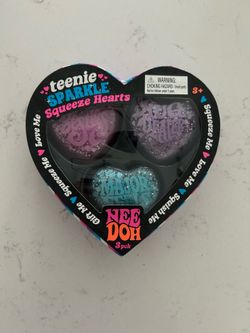 NEW 3 Pack Squeeze Heart Needohs