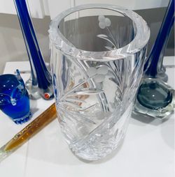Gorgeous signed vintage Crystal Vase 10” in height and very heavy. This vase is in perfect condition.  Please message with any questions.   Thank you
