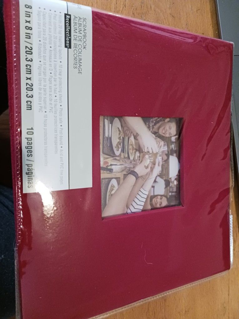 Reflections Red Cloth 8×8 Photo Album/Scrapbook New