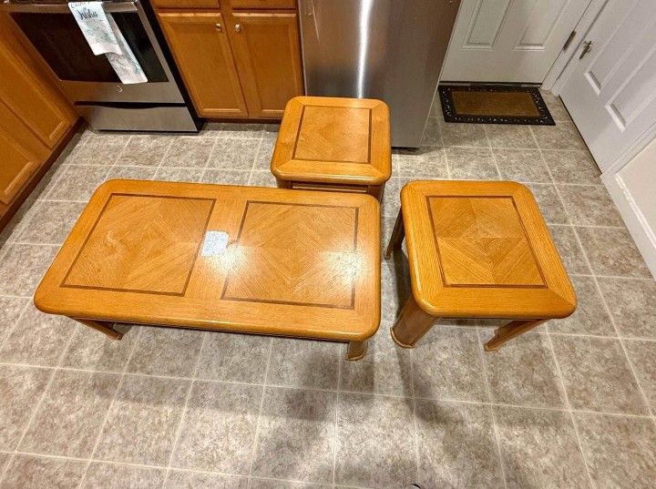 Living Room Coffee Table & 2 Sides