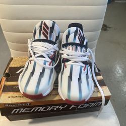 Adidas Harden Vol4 Size 9