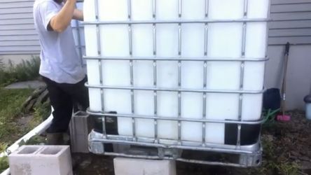 275 Gallon Water Tote Used 100