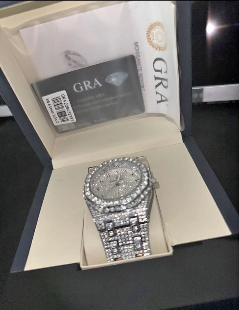 Bussdown AP Mossianite