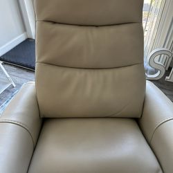 Recliner - Cream Color, Clean