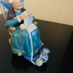  VntRoyal Doulton Old Lady Porcelain 