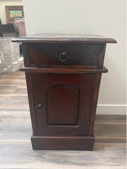 Solid Wood End Table / Nightstand