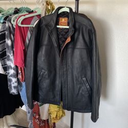 LEATHER JACKET LARGE 
