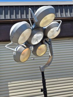 Castle surgical lamp