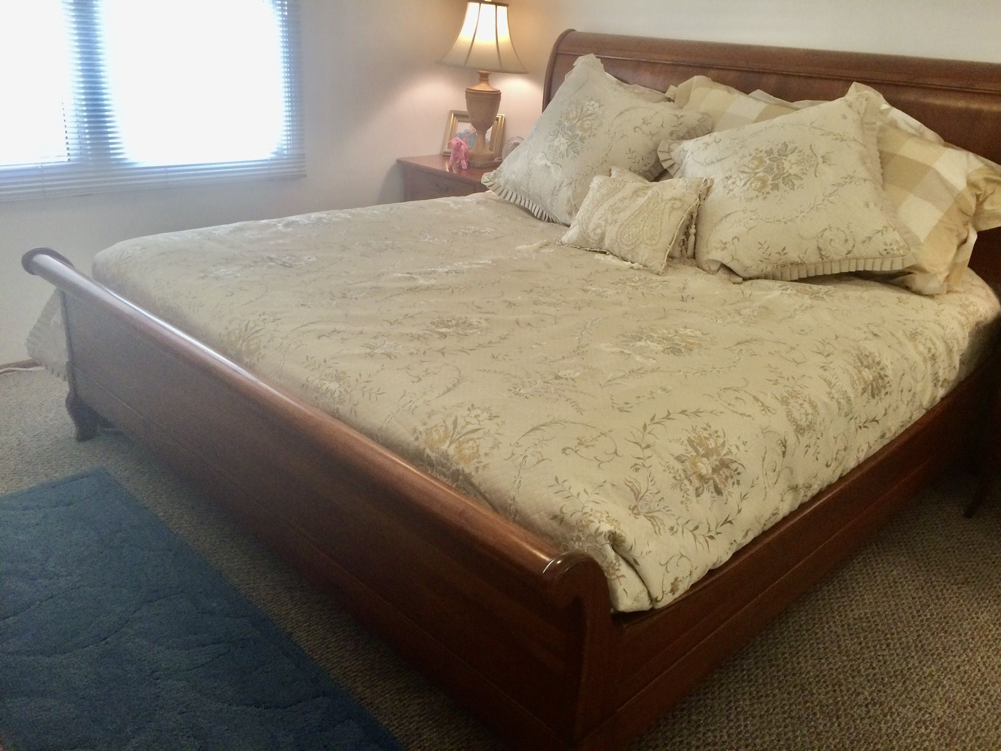 Sleigh Bed Complete King Classical Cherry 