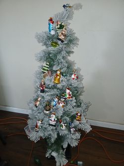 Small Christmas Treee Lights Up 