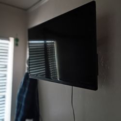 Tv With Wall Mount 