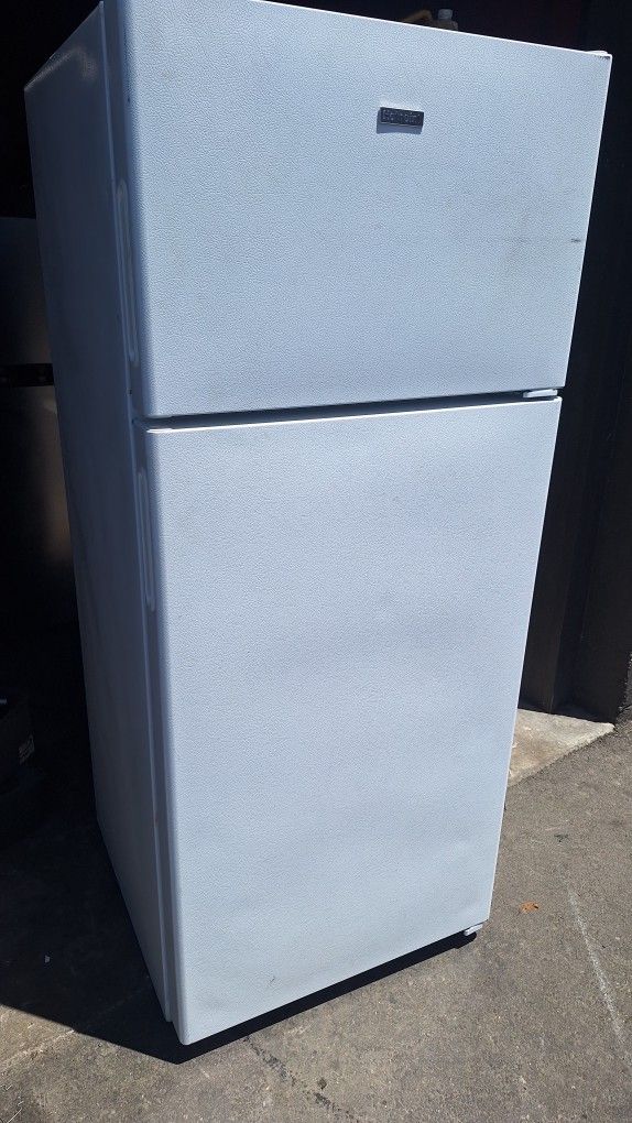 G E, APARTMENT REFRIGERATOR (28"WIDE)