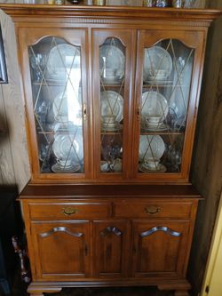 Ethan Allen w/China and crystal stemware